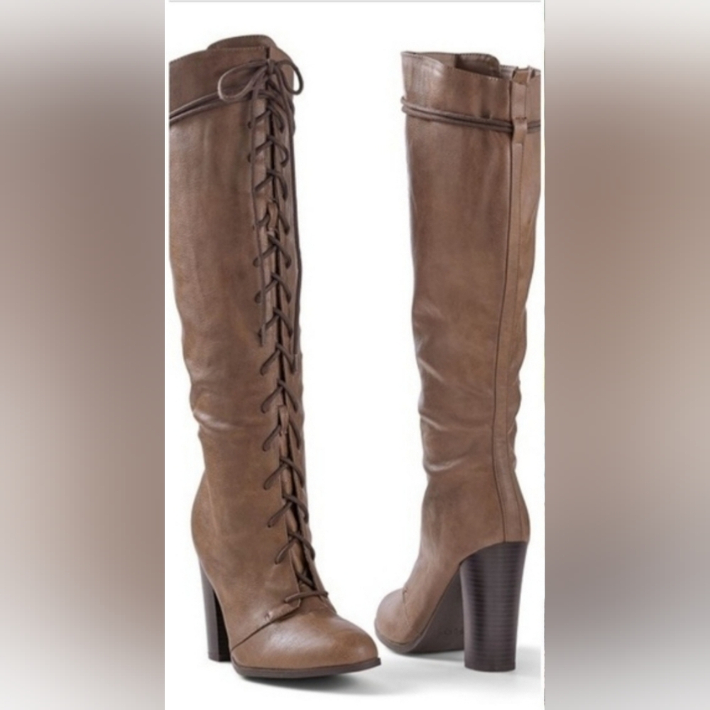 Venus lace up brown boots size 9